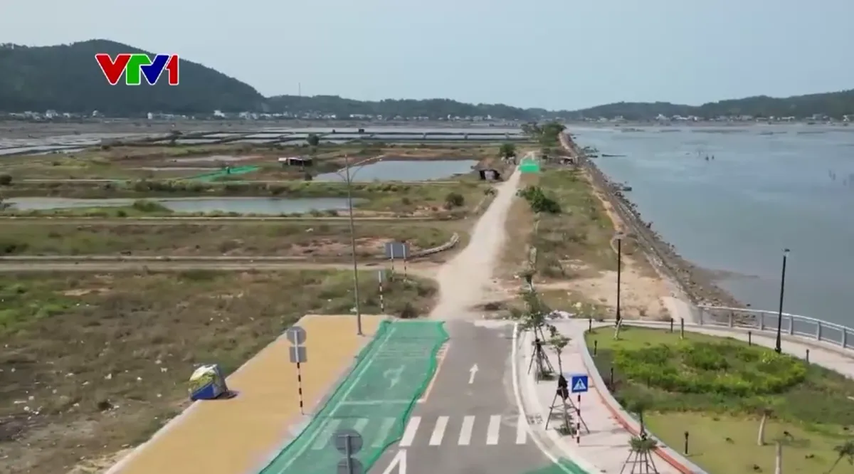 Quảng Ng&atilde;i: Cầu trăm tỷ ho&agrave;n th&agrave;nh rồi "đắp chiếu" v&igrave; thiếu đường dẫn - Ảnh 2.