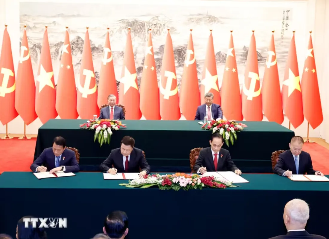 32 văn kiện hợp t&aacute;c được k&yacute; kết trong chuyến thăm Trung Quốc của Tổng B&iacute; thư, Chủ tịch nước T&ocirc; L&acirc;m- Ảnh 1.