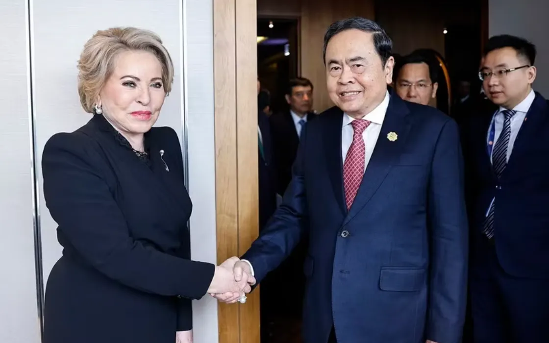 Chủ tịch Quốc hội Trần Thanh Mẫn hội kiến Chủ tịch Hội đồng Liên bang Nga. Ảnh: TTXVN