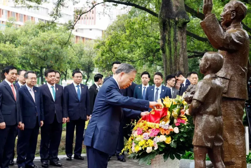 Tổng B&iacute; thư, Chủ tịch nước T&ocirc; L&acirc;m thăm Khu học x&aacute; Trung ương tại Nam Ninh- Ảnh 1.