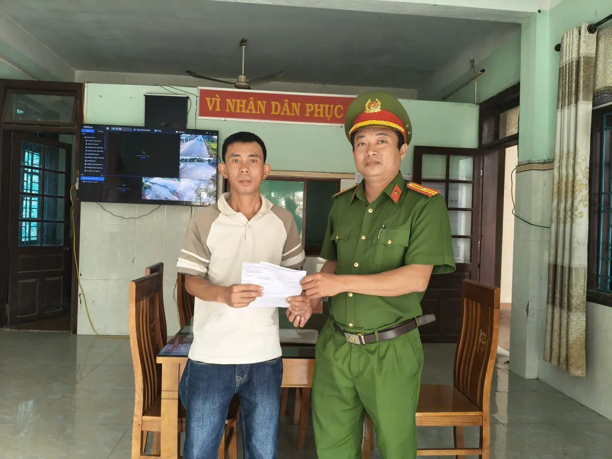 Người đ&agrave;n &ocirc;ng tại Đ&agrave; Nẵng trả lại 1,2 tỷ đồng cho người chuyển nhầm - Ảnh 1.