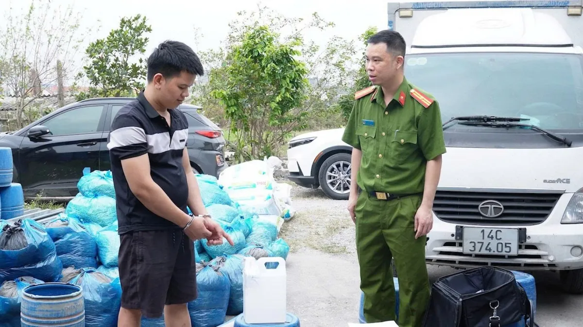 Đột k&iacute;ch xưởng sản xuất gi&aacute; đỗ sử dụng chất cấm tại Quảng Ninh, thu giữ 4 tấn h&agrave;ng - Ảnh 3.