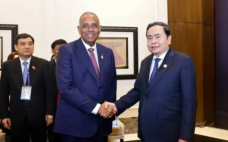 Chủ tịch Quốc hội Trần Thanh Mẫn hội kiến Chủ tịch Quốc hội Cộng hòa Côte d'Ivoire Patrick Achi. (Ảnh: TTXVN)