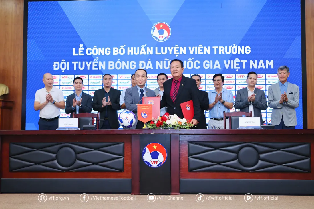 HLV Ho&agrave;ng Văn Ph&uacute;c trở th&agrave;nh t&acirc;n thuyền trưởng ĐT nữ Việt Nam- Ảnh 1.