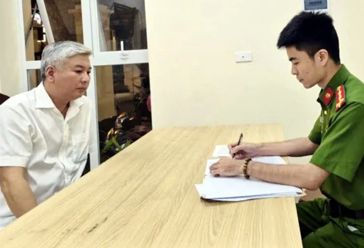 Tạm giữ đối tượng h&agrave;nh hung người sau va chạm giao th&ocirc;ng tr&ecirc;n đường Nguyễn Ch&iacute; Thanh- Ảnh 1.