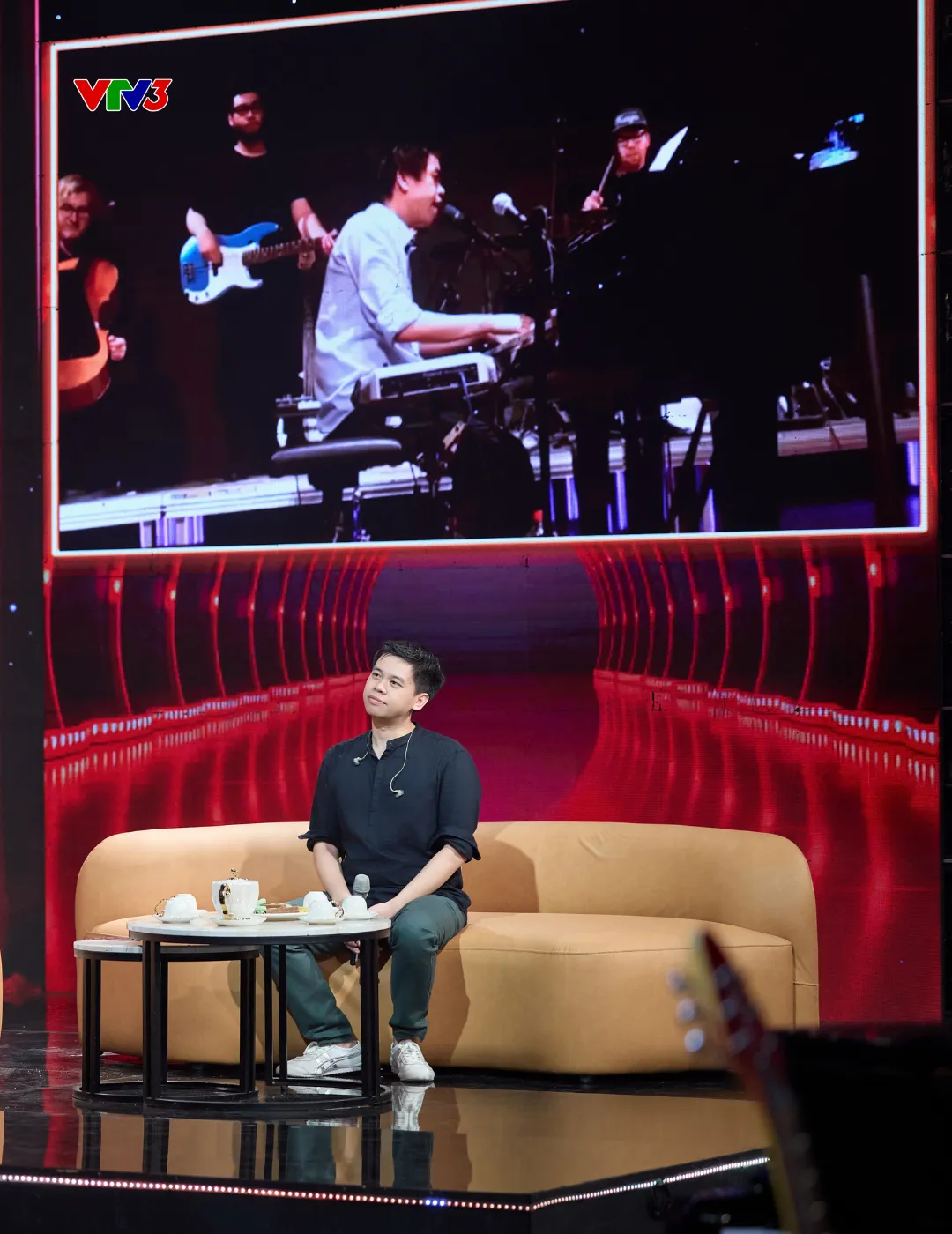 Studio 3: Bật m&iacute; g&oacute;c khuất đầy nghị lực của Vinh Khuất - Ảnh 2.