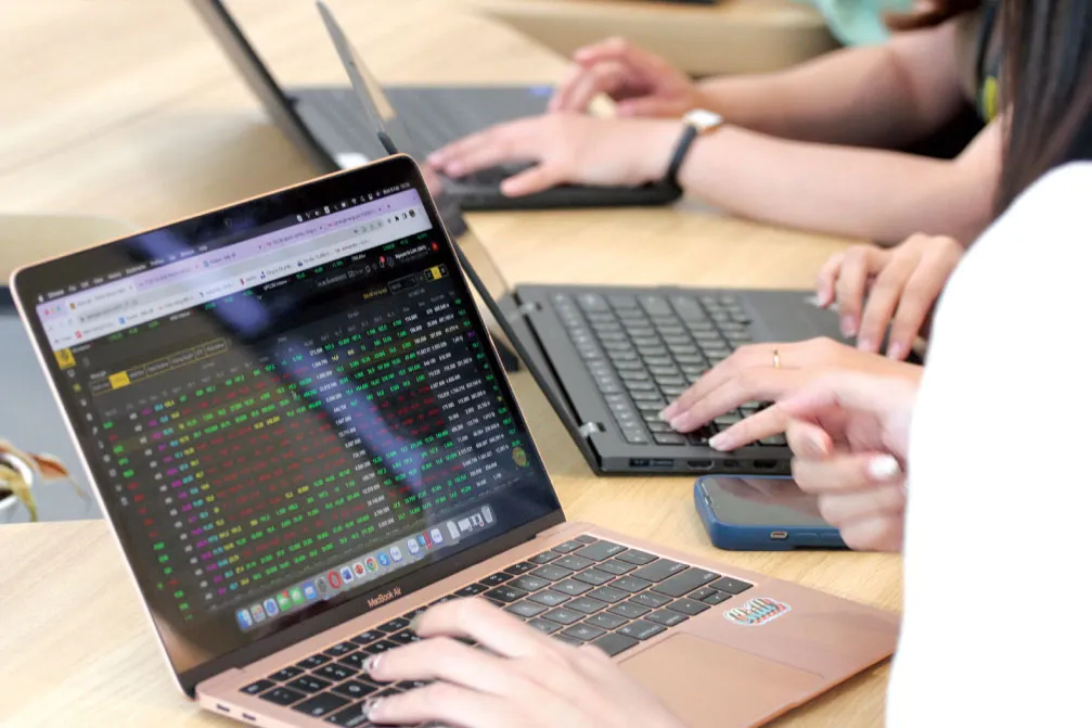 Động lực n&agrave;o cho thị trường chứng kho&aacute;n trong ngắn hạn?- Ảnh 1.