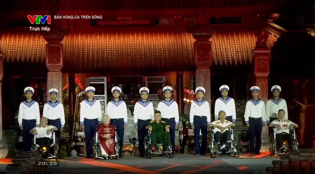 Bản h&ugrave;ng ca tr&ecirc;n s&ocirc;ng: Trang nghi&ecirc;m, x&uacute;c động v&agrave; gi&agrave;u sức lay động- Ảnh 7.