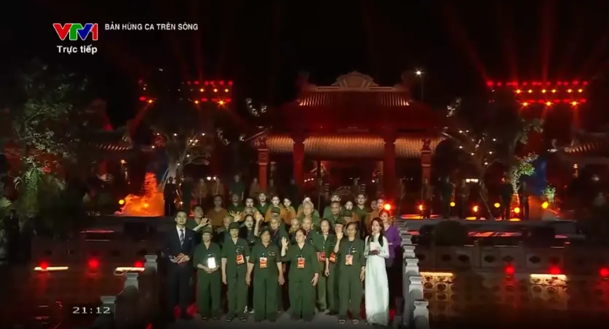 Bản h&ugrave;ng ca tr&ecirc;n s&ocirc;ng: Trang nghi&ecirc;m, x&uacute;c động v&agrave; gi&agrave;u sức lay động- Ảnh 8.