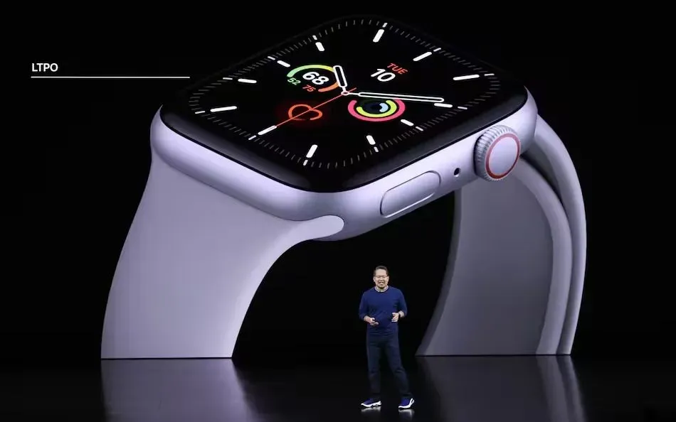 L&atilde;nh đạo marketing Apple phụ tr&aacute;ch Watch, AirPods nghỉ hưu sau 31 năm- Ảnh 1.