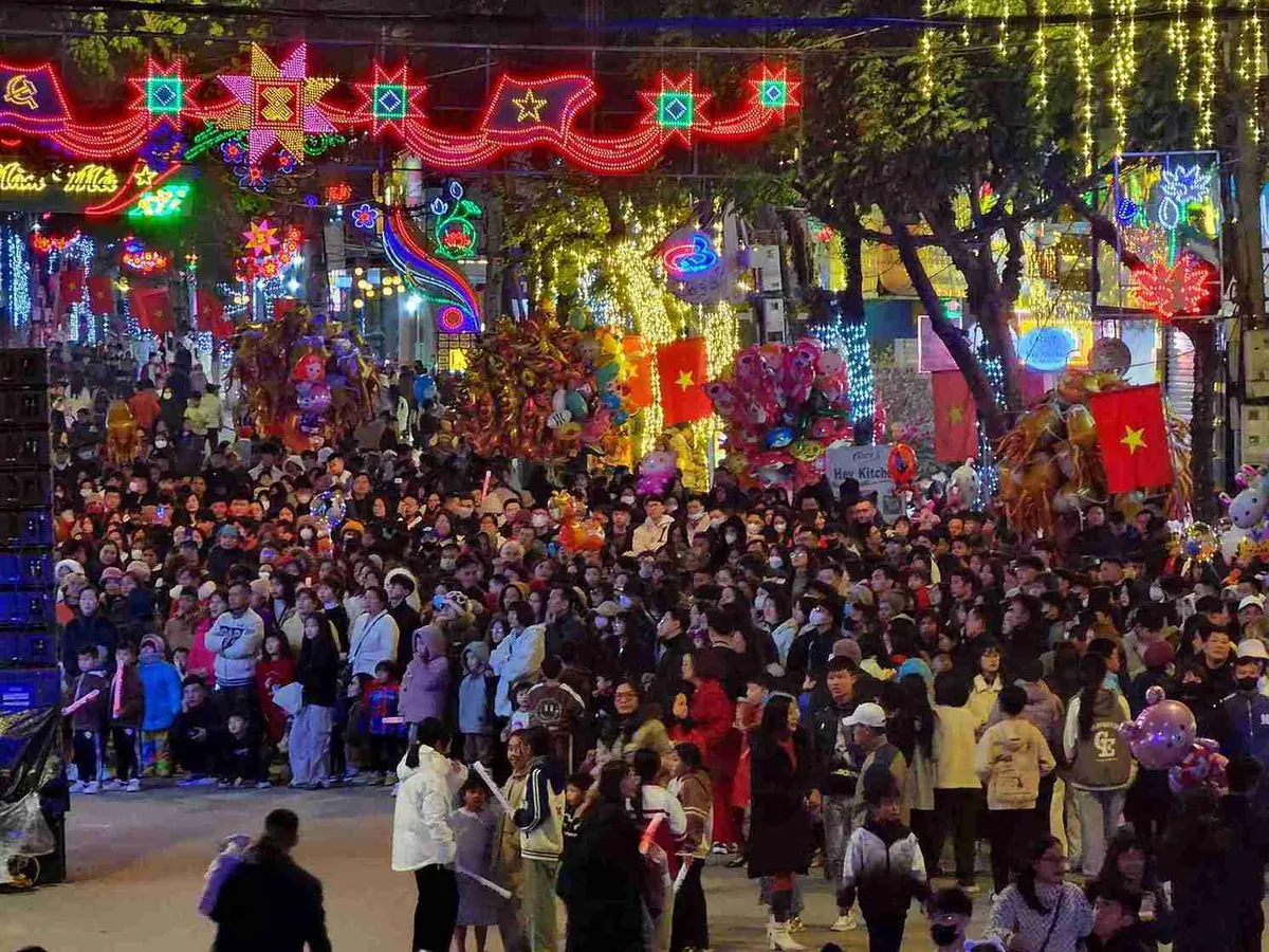 Thanh minh tr&ecirc;n non ng&agrave;n Cao Bằng: L&ograve;ng hiếu nghĩa nở hoa giữa sắc xu&acirc;n bi&ecirc;n cương- Ảnh 4.