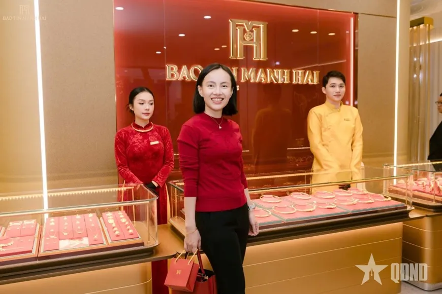 Gi&aacute; v&agrave;ng h&ocirc;m nay (18-4): Gi&aacute; v&agrave;ng trong nước v&agrave; thế giới tăng, giảm tr&aacute;i chiều- Ảnh 1.