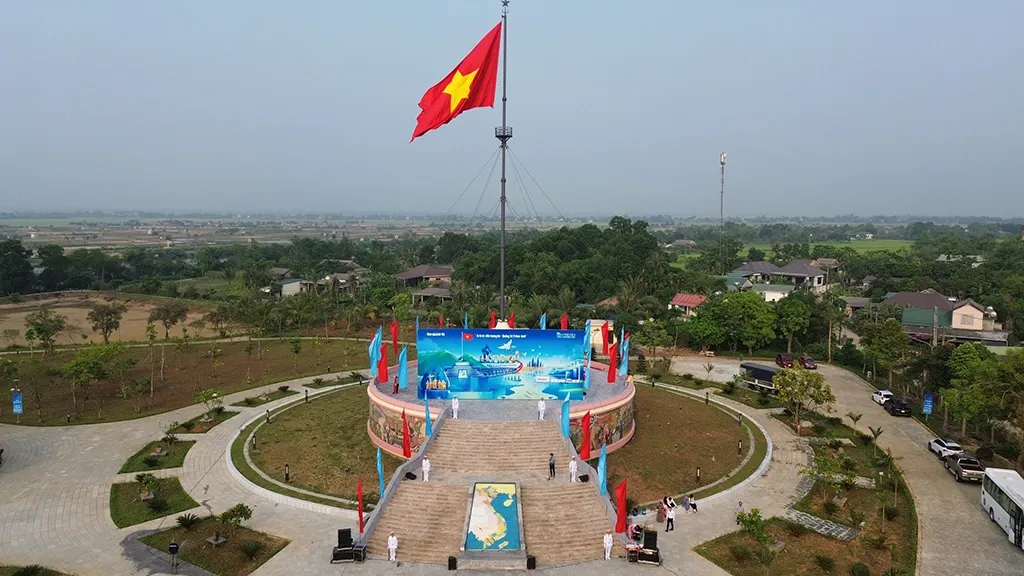 Ng&agrave;y hội đạp xe v&igrave; ho&agrave; b&igrave;nh- Ảnh 1.