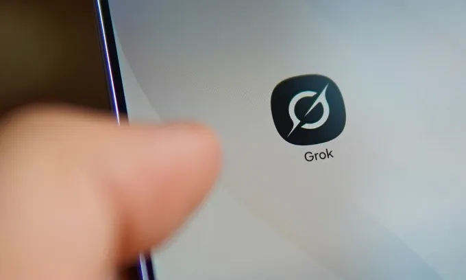 Chatbot Grok của Elon Musk vẫn ph&aacute;t t&aacute;n nội dung khi&ecirc;u d&acirc;m d&ugrave; đ&atilde; siết kiểm so&aacute;t- Ảnh 1.