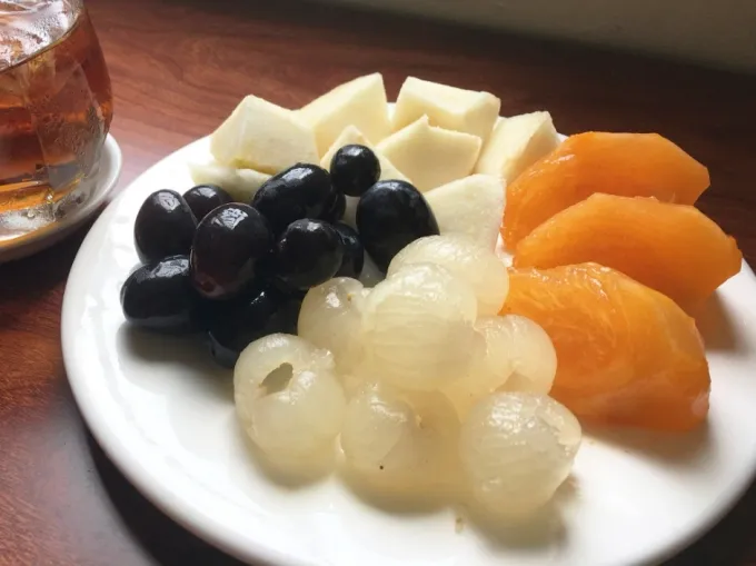 Cảnh b&aacute;o nguy cơ nhiễm khuẩn từ thực phẩm để l&acirc;u trong thời tiết nắng n&oacute;ng- Ảnh 1.