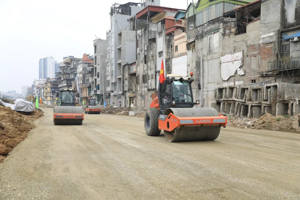 B&iacute; thư Th&agrave;nh ủy H&agrave; Nội kiểm tra, y&ecirc;u cầu đẩy nhanh c&aacute;c c&ocirc;ng tr&igrave;nh trọng điểm - Ảnh 3.