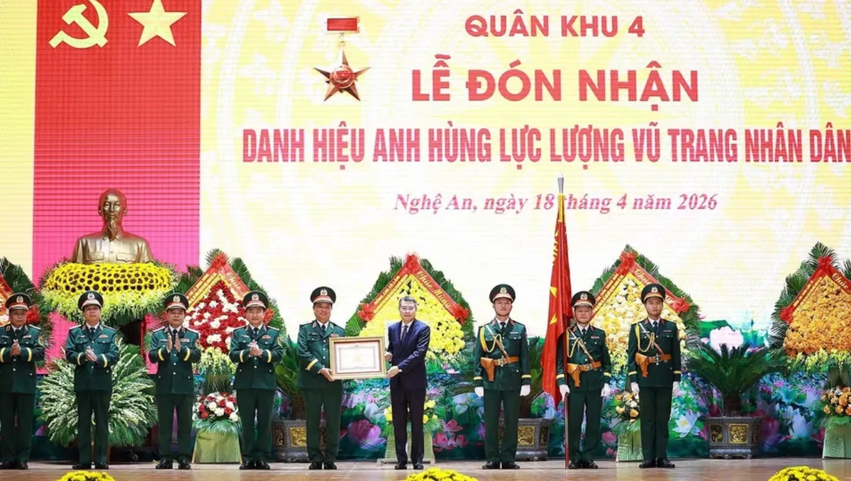 Thủ tướng: Qu&acirc;n khu 4 viết tiếp trang sử h&agrave;o h&ugrave;ng, bảo vệ vững chắc đất nước- Ảnh 3.