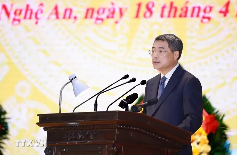 Thủ tướng: Qu&acirc;n khu 4 viết tiếp trang sử h&agrave;o h&ugrave;ng, bảo vệ vững chắc đất nước- Ảnh 4.