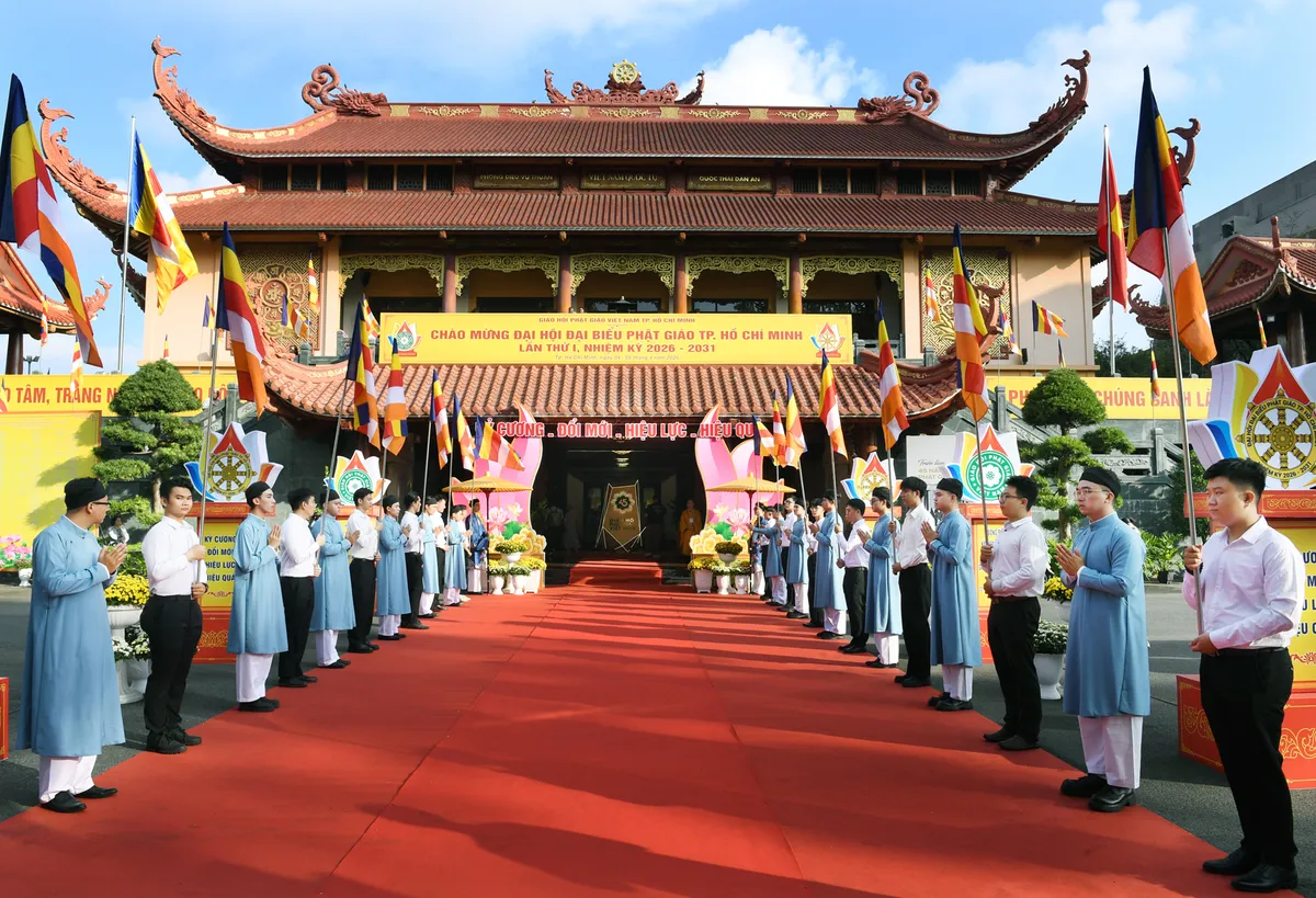 Triển l&atilde;m &ldquo;&Aacute;nh s&aacute;ng & B&oacute;ng tối&rdquo; -  c&acirc;u chuyện về niềm tin v&agrave; l&ograve;ng trắc ẩn- Ảnh 8.