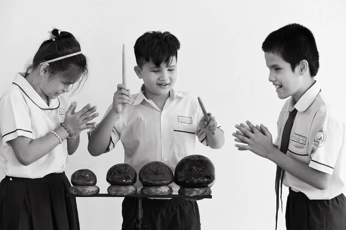 Triển l&atilde;m &ldquo;&Aacute;nh s&aacute;ng & B&oacute;ng tối&rdquo; -  c&acirc;u chuyện về niềm tin v&agrave; l&ograve;ng trắc ẩn- Ảnh 6.