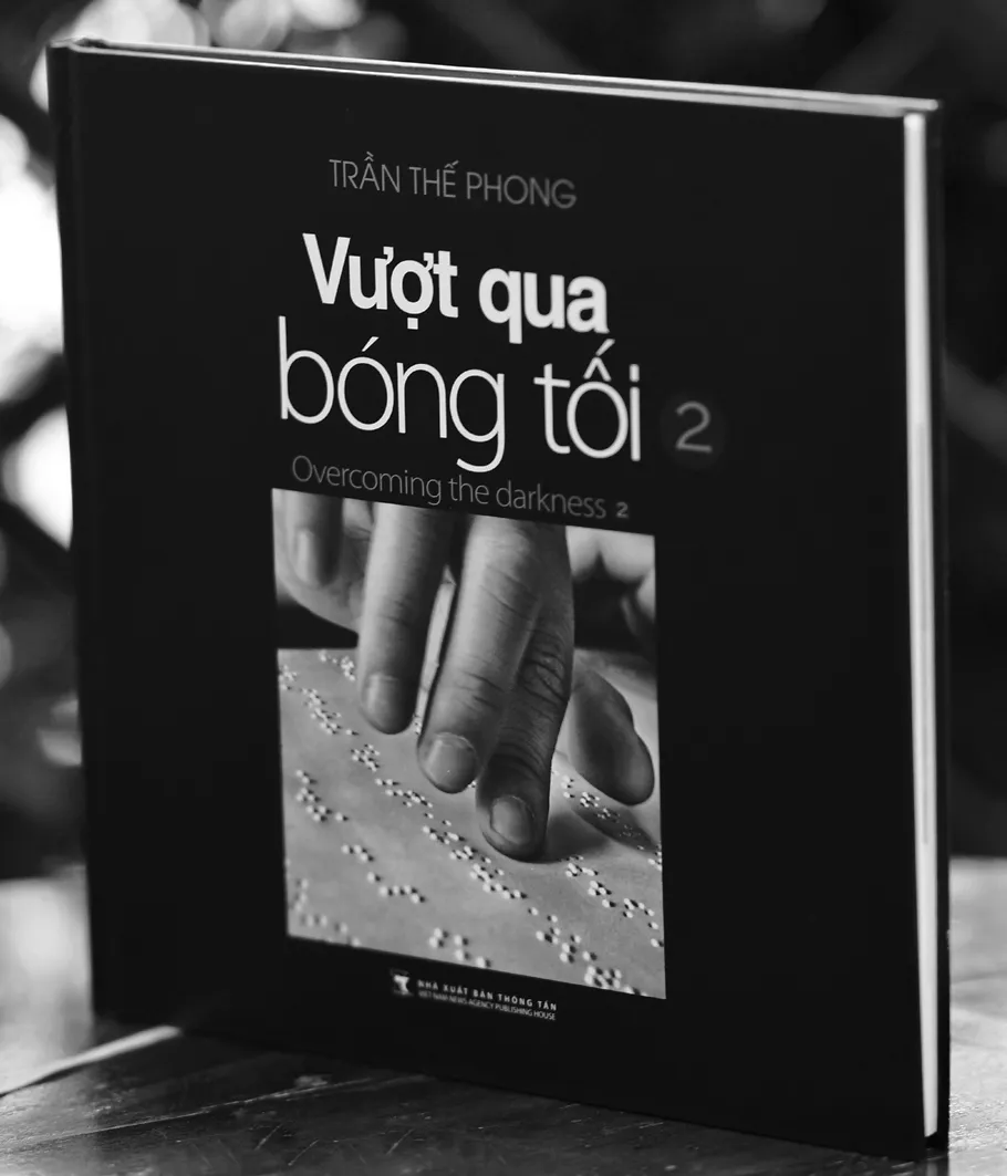 Triển l&atilde;m &ldquo;&Aacute;nh s&aacute;ng & B&oacute;ng tối&rdquo; -  c&acirc;u chuyện về niềm tin v&agrave; l&ograve;ng trắc ẩn- Ảnh 4.