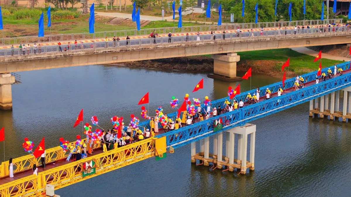 Ng&agrave;y hội đạp xe v&igrave; ho&agrave; b&igrave;nh- Ảnh 3.