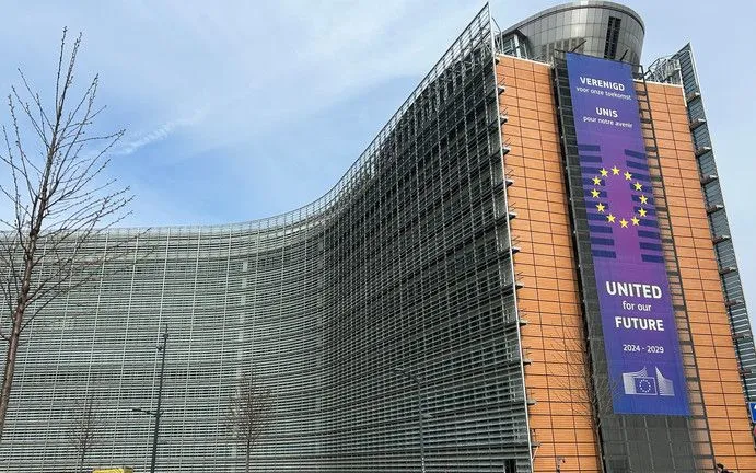 Tòa nhà trụ sở Ủy ban châu Âu ở Brussels, Bỉ, ngày 24/3/2026 (Ảnh: NurPhoto/Getty Images)