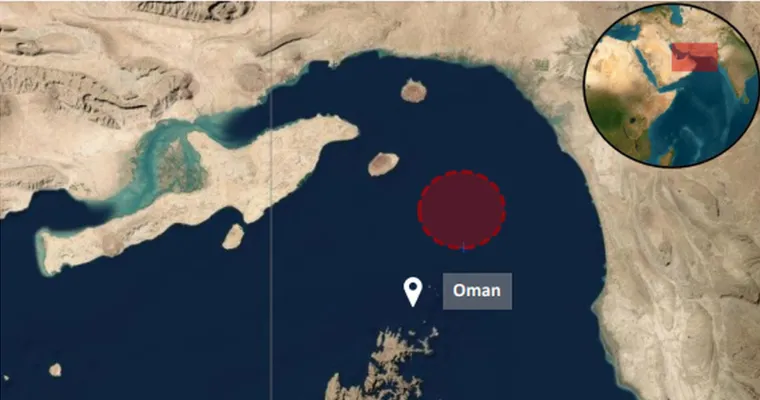 T&agrave;u chiến Iran nổ s&uacute;ng v&agrave;o t&agrave;u chở dầu ở eo biển Hormuz- Ảnh 1.