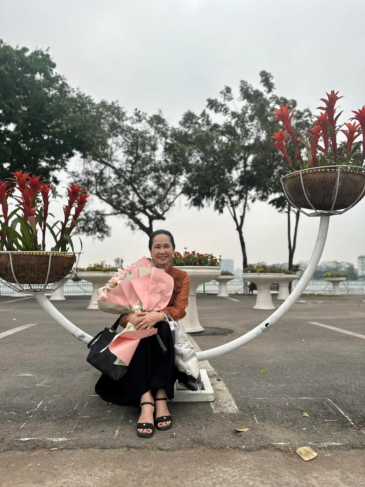 Bước ch&acirc;n v&agrave;o đời đ&oacute;ng m&aacute;y, d&agrave;n diễn vi&ecirc;n chia tay quyến luyến - Ảnh 7.