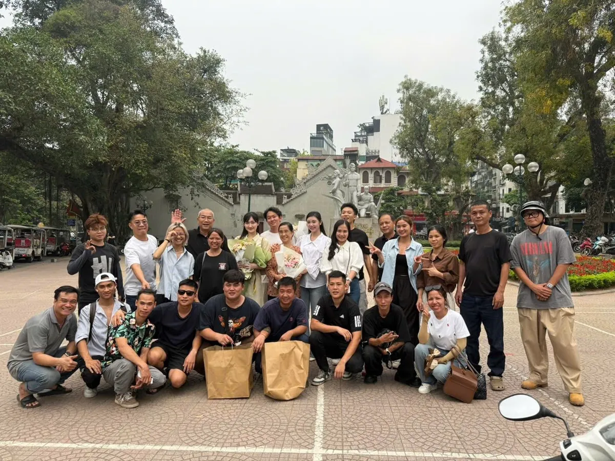 Bước ch&acirc;n v&agrave;o đời đ&oacute;ng m&aacute;y, d&agrave;n diễn vi&ecirc;n chia tay quyến luyến - Ảnh 3.