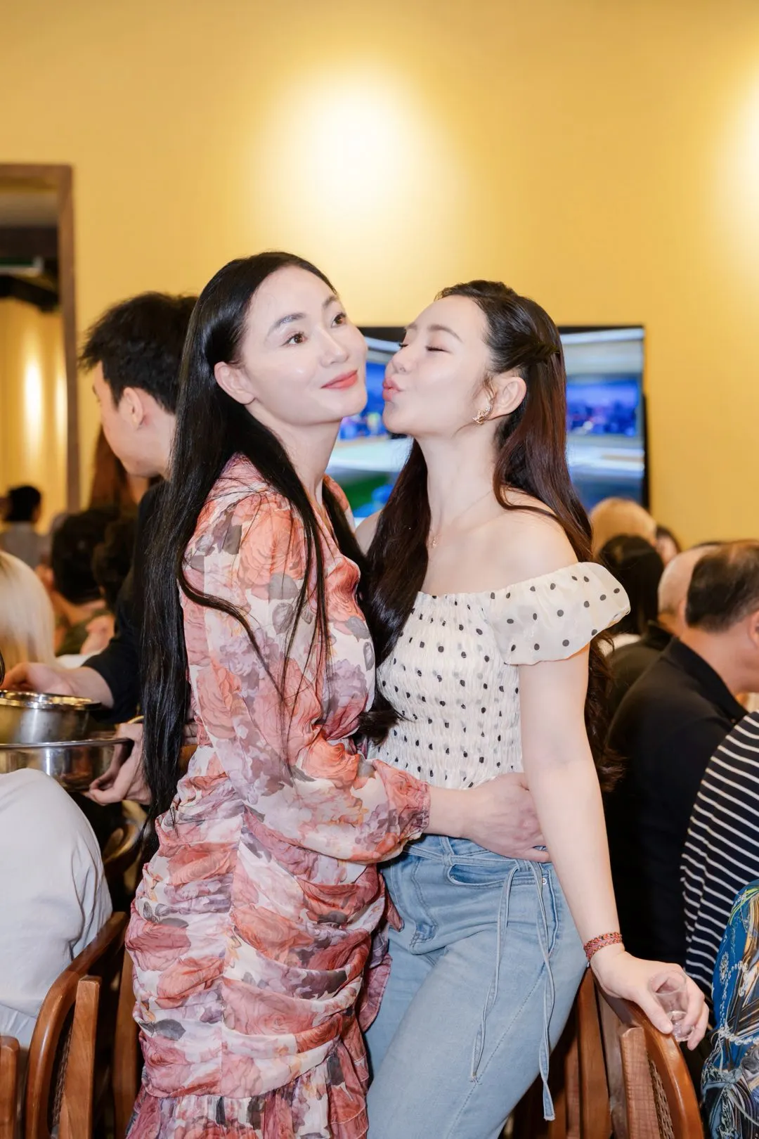 Bước ch&acirc;n v&agrave;o đời đ&oacute;ng m&aacute;y, d&agrave;n diễn vi&ecirc;n chia tay quyến luyến - Ảnh 2.