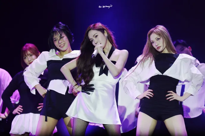 Jessica Jung đ&oacute;n sinh nhật c&ugrave;ng fan Việt trong đ&ecirc;m nhạc Reflections tại TP.HCM - Ảnh 2.