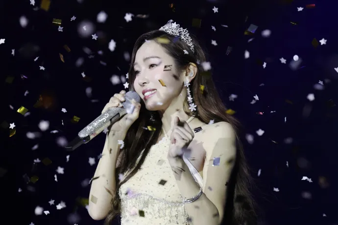 Jessica Jung đ&oacute;n sinh nhật c&ugrave;ng fan Việt trong đ&ecirc;m nhạc Reflections tại TP.HCM - Ảnh 4.