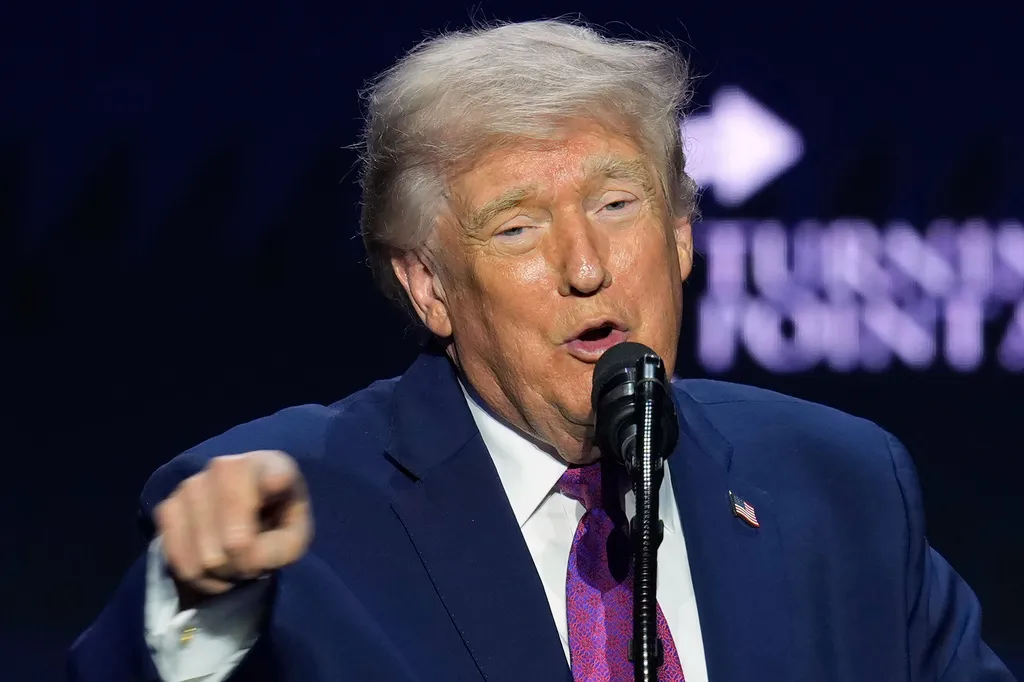 Tổng thống Trump ra lệnh c&ocirc;ng bố hồ sơ UFO - Ảnh 1.