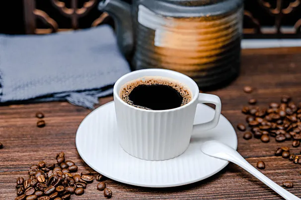 Uống c&agrave; ph&ecirc; c&oacute; khiến "n&oacute;ng trong", nổi mụn?- Ảnh 1.