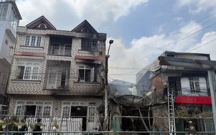 Ch&aacute;y lớn nhiều căn nh&agrave; ở trung t&acirc;m Đ&agrave; Lạt - Ảnh 1.