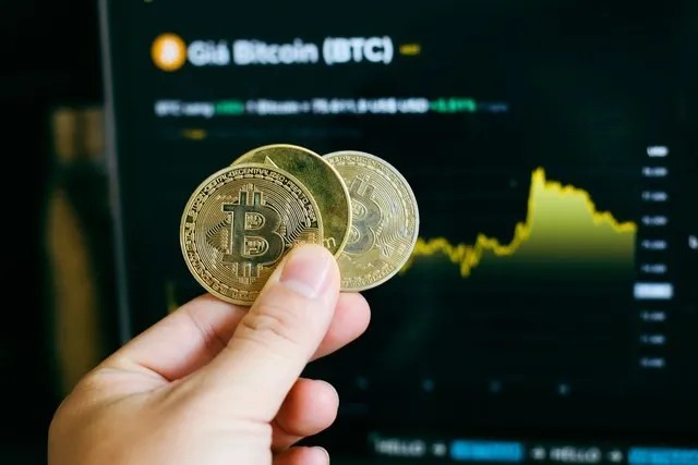 Gi&aacute; Bitcoin giảm mạnh khi Iran bất ngờ đ&oacute;ng cửa eo biển Hormuz- Ảnh 1.