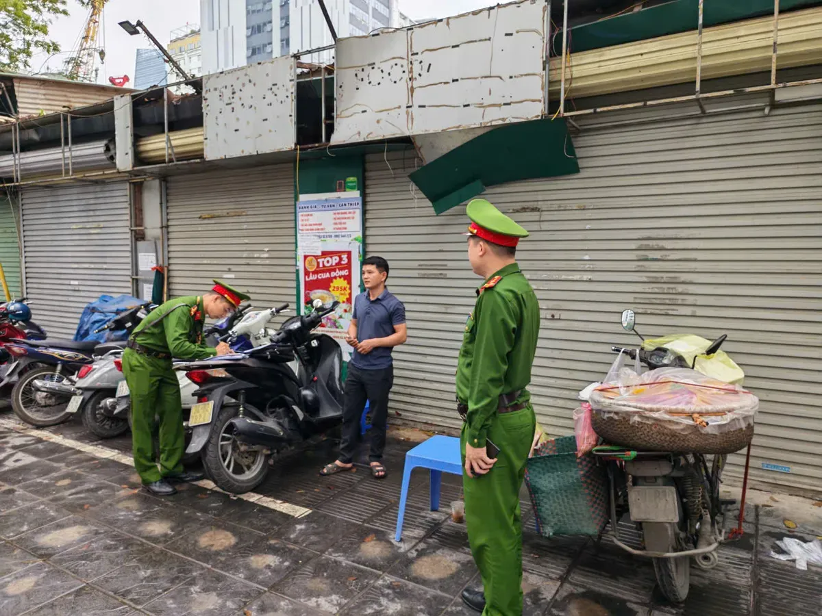 Nhiều người d&acirc;n H&agrave; Nội mong muốn thu&ecirc; lại vỉa h&egrave; phục vụ kinh doanh - Ảnh 1.