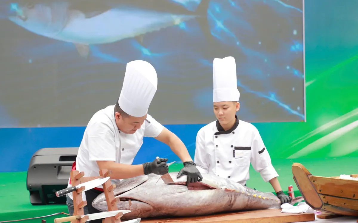 Cá ngừ đại dương trở thành điểm nhấn hút khách dịp 30-4 tại Đắk Lắk.