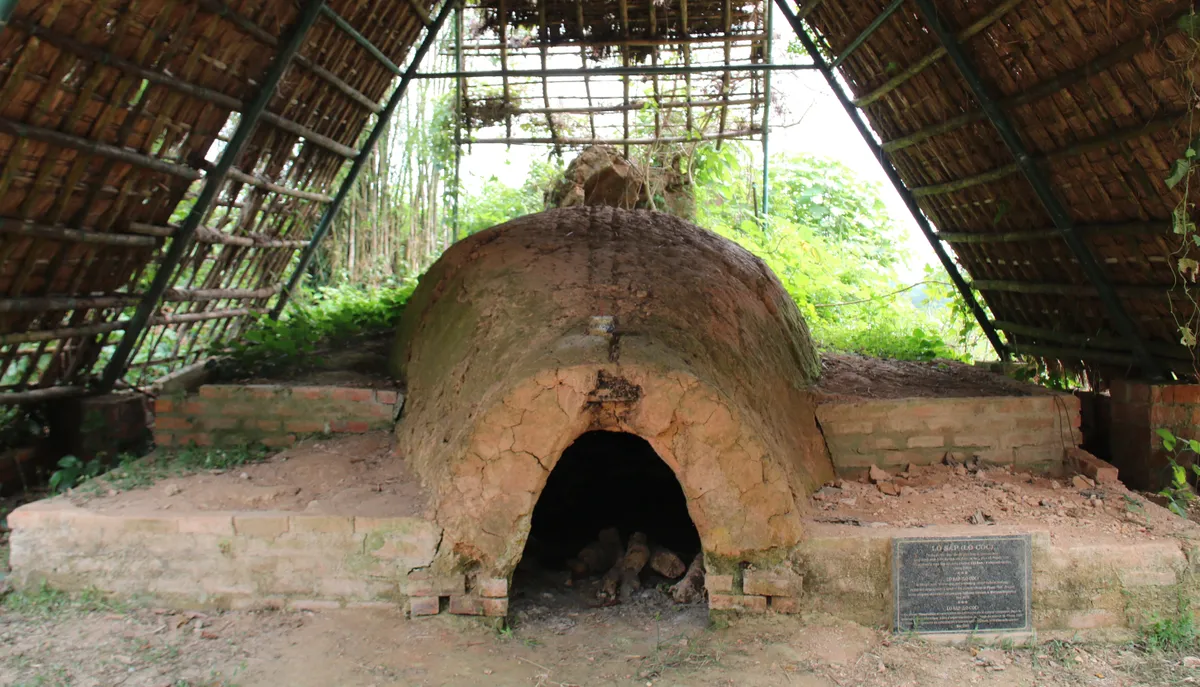 Giữ lửa cho gốm Phước T&iacute;ch- Ảnh 1.