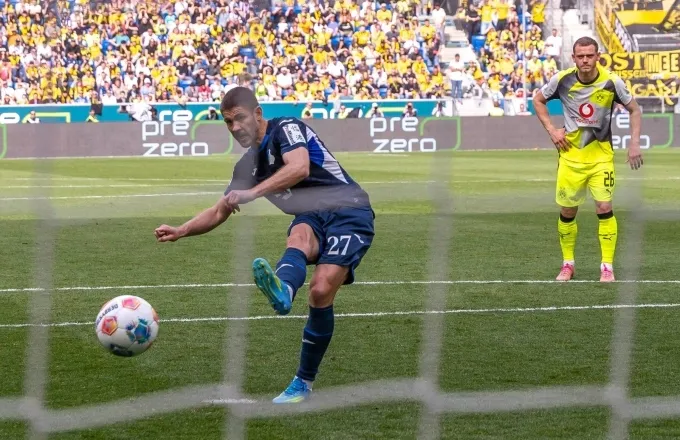 Borussia Dortmund thua sốc, Bayern Munich tiến gần ng&ocirc;i v&ocirc; địch Bundesliga- Ảnh 1.