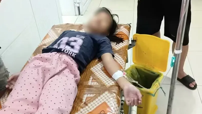 Điều tra, xử l&yacute; nghi&ecirc;m vụ hơn 20 người nhập viện nghi ngộ độc sau ăn b&aacute;nh m&igrave; ở Nghệ An - Ảnh 1.