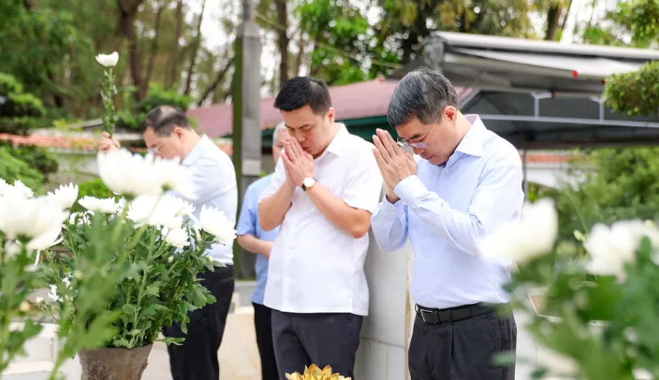 Thủ tướng L&ecirc; Minh Hưng d&acirc;ng hương tại Ng&atilde; ba Đồng Lộc - Ảnh 3.