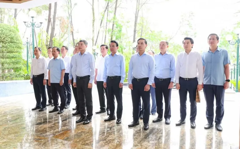 Thủ tướng L&ecirc; Minh Hưng d&acirc;ng hương tại Ng&atilde; ba Đồng Lộc - Ảnh 4.