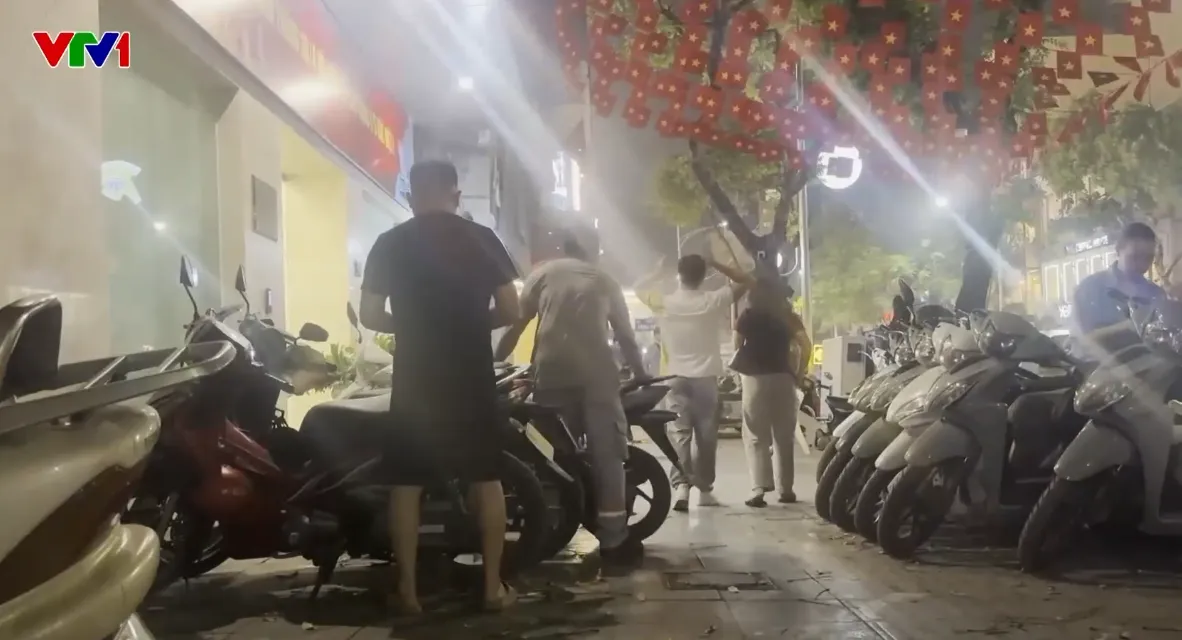 H&agrave; Nội xử l&yacute; gần 4.000 trường hợp vi phạm tr&ocirc;ng xe tr&ecirc;n vỉa h&egrave;- Ảnh 1.