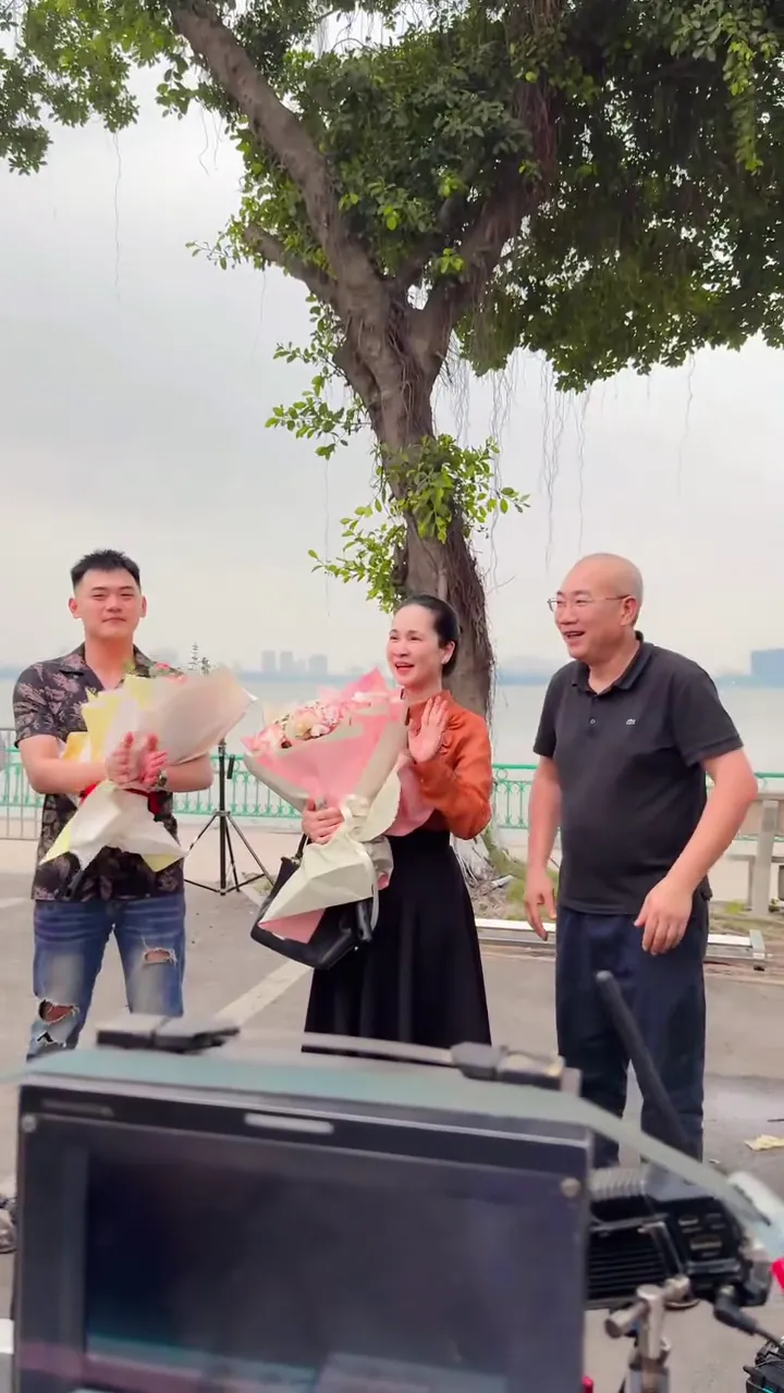 Bước ch&acirc;n v&agrave;o đời đ&oacute;ng m&aacute;y, d&agrave;n diễn vi&ecirc;n chia tay quyến luyến - Ảnh 6.