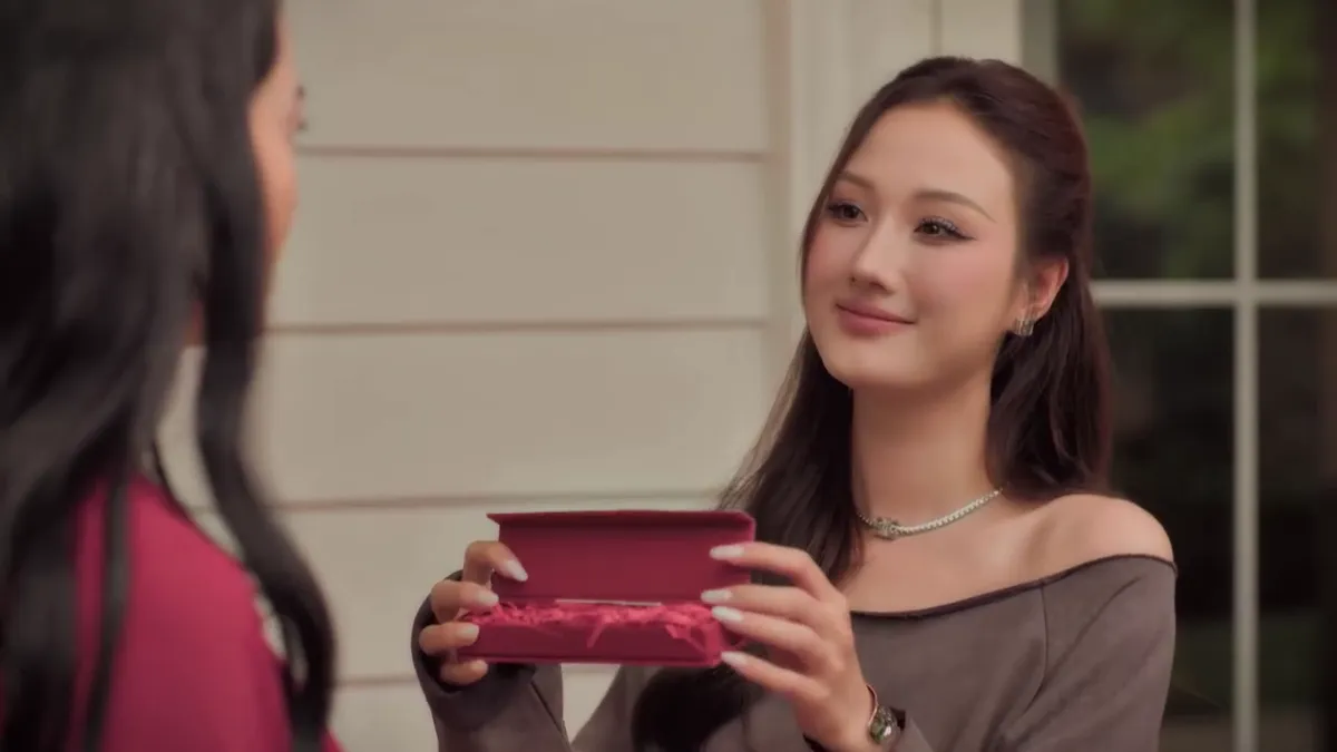 Bước ch&acirc;n v&agrave;o đời - Tập 25: Nữ nh&acirc;n vi&ecirc;n qu&aacute;n bar c&oacute; thai với Qu&acirc;n - Ảnh 1.