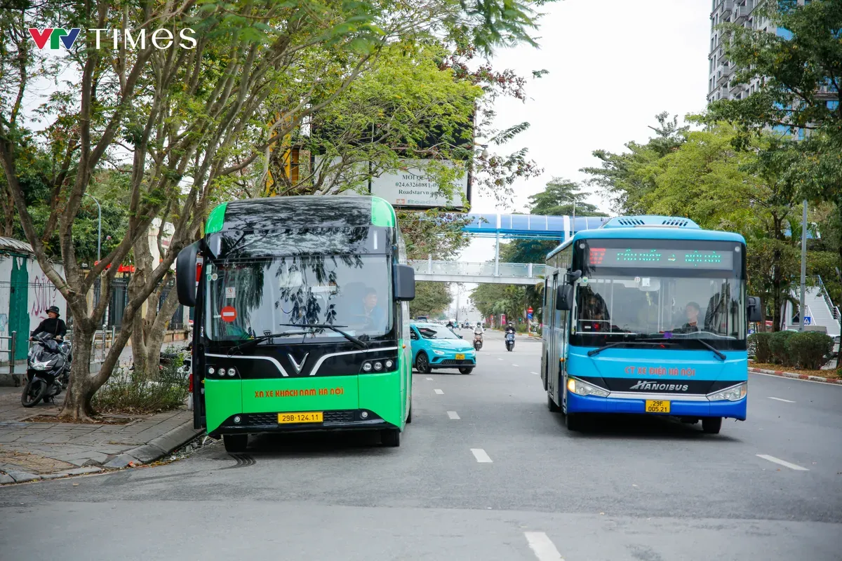 H&agrave; Nội tăng tốc chuyển đổi xe bu&yacute;t xanh - Ảnh 1.