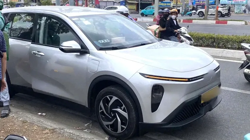 Nam t&agrave;i xế taxi tử vong trong &ocirc; t&ocirc; tr&ecirc;n đường ở TP Hồ Ch&iacute; Minh - Ảnh 2.