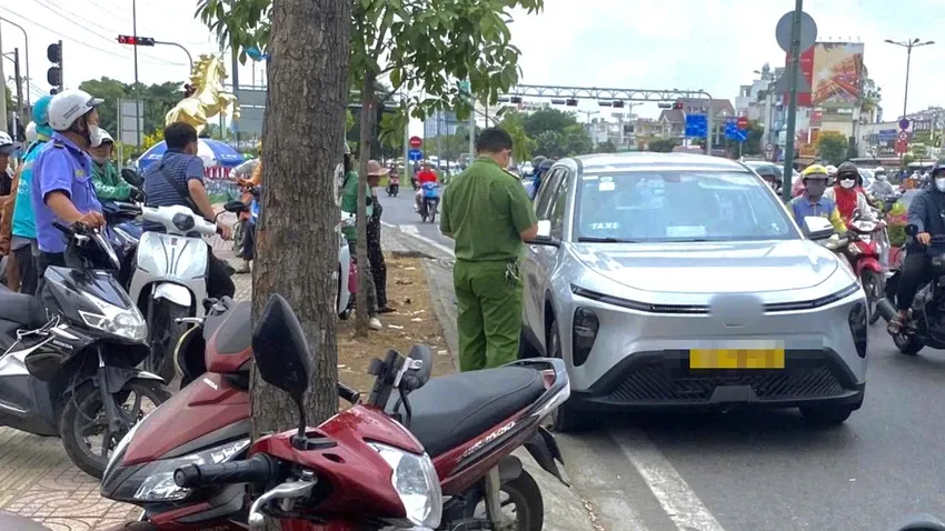Nam t&agrave;i xế taxi tử vong trong &ocirc; t&ocirc; tr&ecirc;n đường ở TP Hồ Ch&iacute; Minh - Ảnh 1.